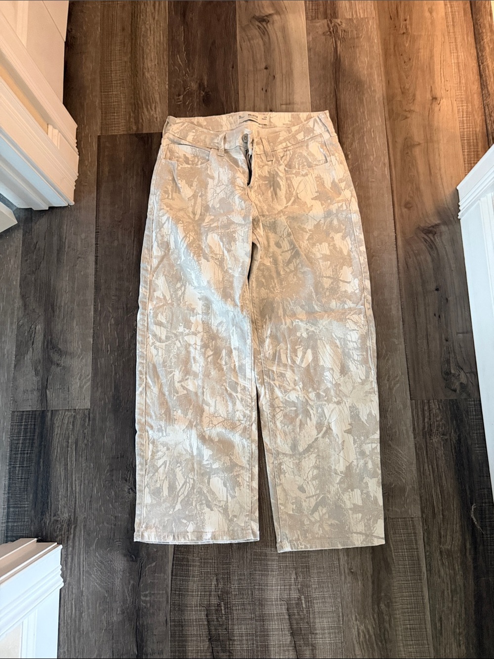 Hollister Off-White camo Low-Rise Baggy Jeans